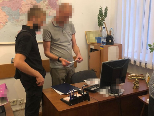 В Хмельницком задержали налоговиков, которые "сливали" информацию из баз данных