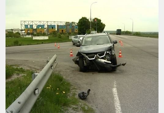 НА ВЪЕЗДЕ В ХАРЬКОВ ПРОКУРОРСКИЙ MITSUBISHI СТАЛ ПРИЧИНОЙ ДТП: ДВОЕ ПОСТРАДАВШИХ ОКАЗАЛИСЬ В БОЛЬНИЦЕ