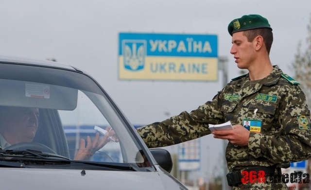 ДОНЕЦКИЙ ПОГРАНИЧНИК БРАЛ ПО ТЫСЯЧЕ ГРИВЕН С КАЖДОГО ДАЛЬНОБОЙЩИКА В ЗОНЕ АТО