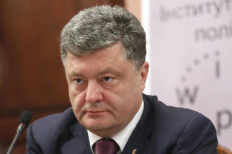 Порошенко объяснил, почему не стоит давать украинцам оружие