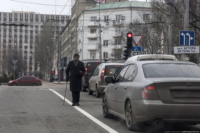 В занятом боевиками Донецке гремят взрывы, а ДНР отбирает квартиры