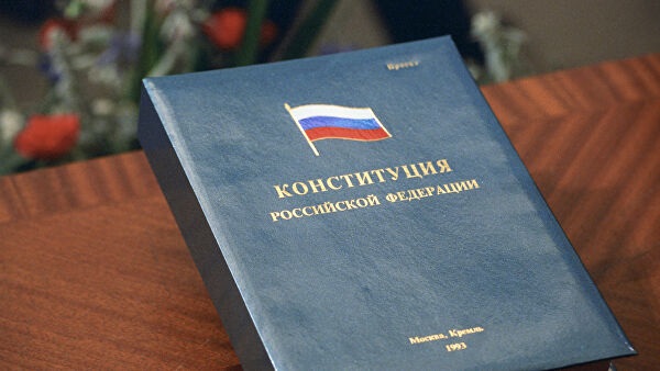 «Всё останется таким же». Правовед Михаил Краснов: переписыванием Конституции несменяемая власть консервирует систему под себя