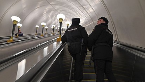 В московском метро объявились кашляющие «китайцы» и люди в костюмах биозащиты