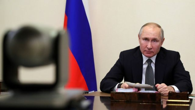 В Кремле объяснили, как Путин смог проголосовать онлайн, если у него нет телефона