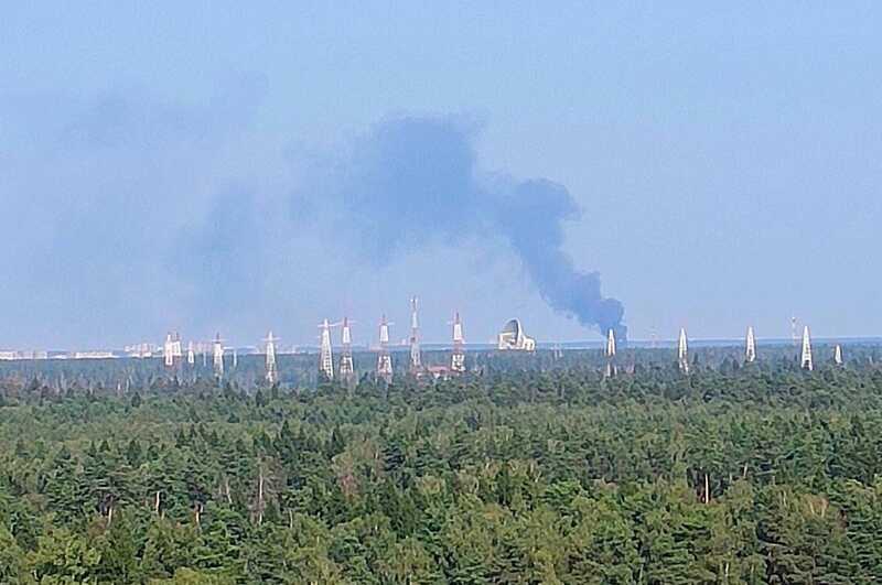 Начался пожар рядом с военным аэродромом Чкаловский в Подмосковье