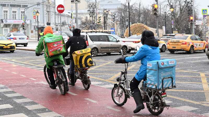 По уровню заработной платы курьеры обошли врачей, журналистов и сотрудников IT-сферы