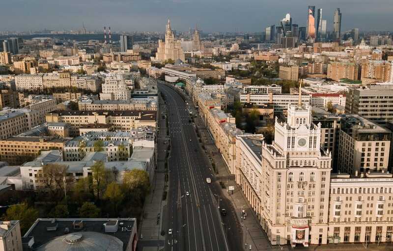 Элитный самострой в Москве: кто владеет элитным пентхаусом на крыше сталинского здания?