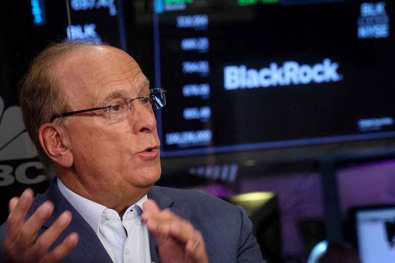 Генеральный директор BlackRock Ларри Финк предсказывает дальнейшее падение фондовых рынков и рецессию в США