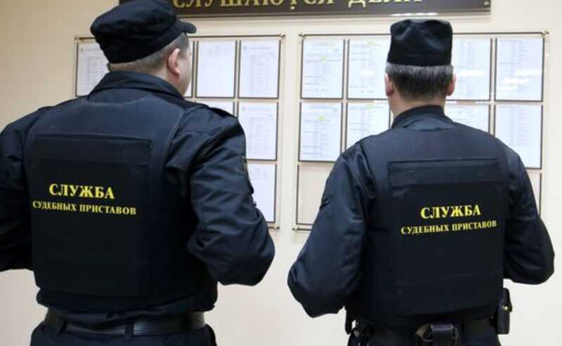 «Смотрящий по Сочи» держится за кресло: Давид Кириченко вновь уходит от отставки