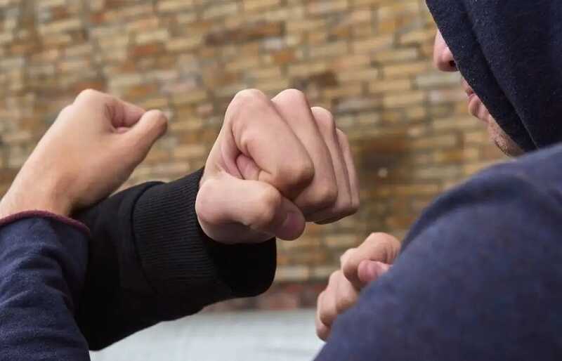 В Балашихе группа подростков напала на мужчину