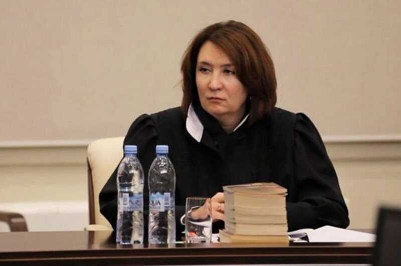 Беглая судья Елена Хахалева покинула Азербайджан после отказа в экстрадиции