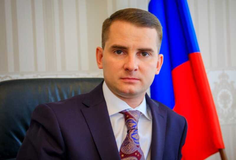 Ярослав Нилов предлагает запретить мигрантам владеть более одним телефонным номером