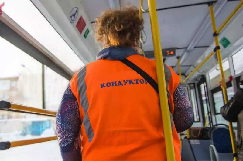 Кондуктора с оскорбительной надписью уволили с работы в Горно-Алтайске