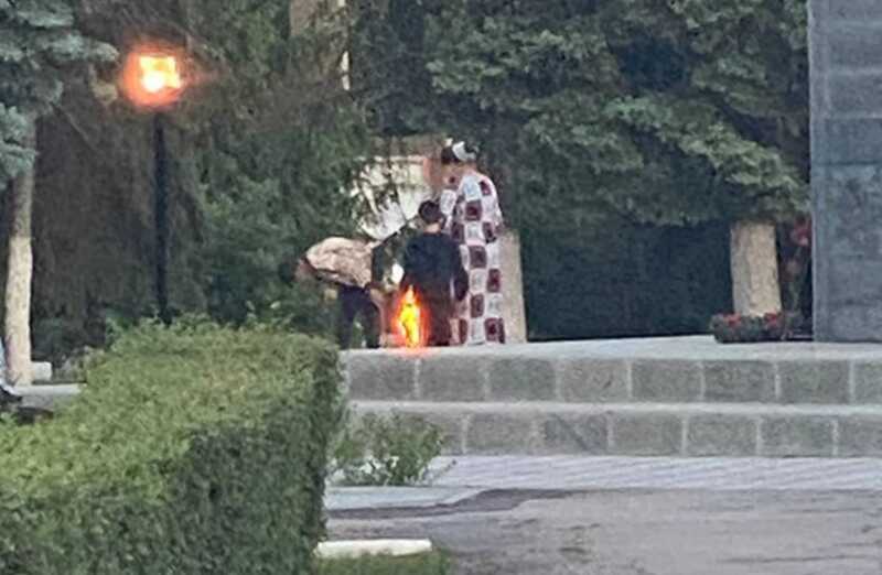 В Саратове подростков обвинили в оправдании нацизма за сушки одежды у Вечного огня