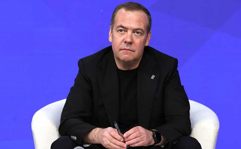 Фондовая прачечная: каким образом Медведев использует пропаганду и запугивание для «отмывания» миллиардов