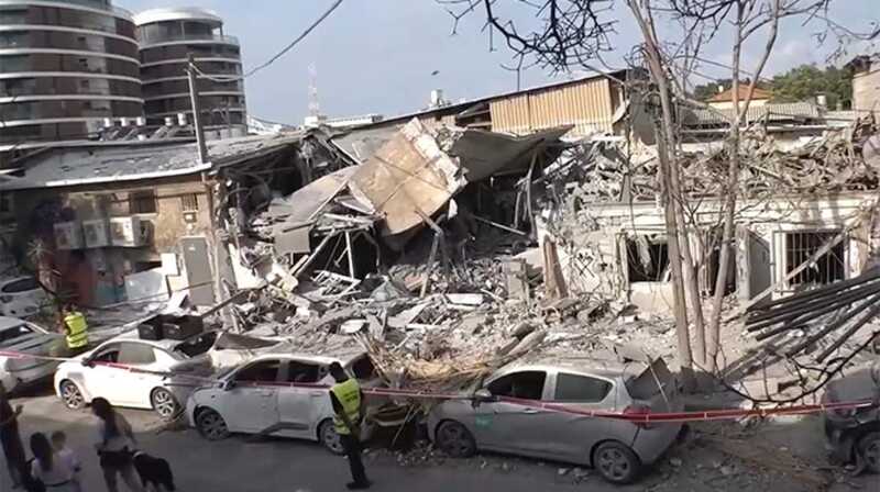 Жители Израиля попали под обрушившиеся конструкции в Тель-Авиве