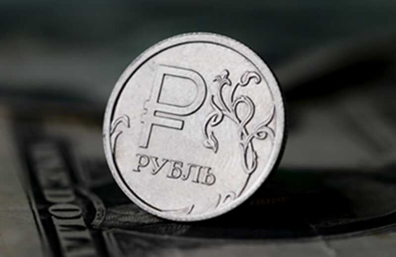 Российские власти и бизнес на ПМЭФ выступают с призывом об ослаблении рубля