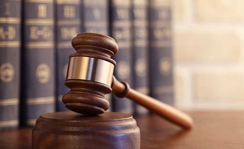 Суд дал 3,5 года колонии художникам за пентаграммы на дверях военкоров
