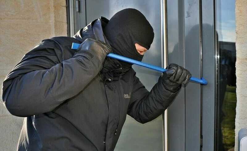 В Польше грабители валютного пункта потеряли кувалду и были пойманы