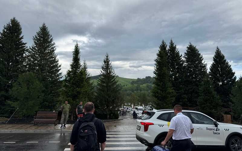 Евгений Минченко прилетел на Алтай самолёте главы Сбербанка и вызвал недовольство местных жителей