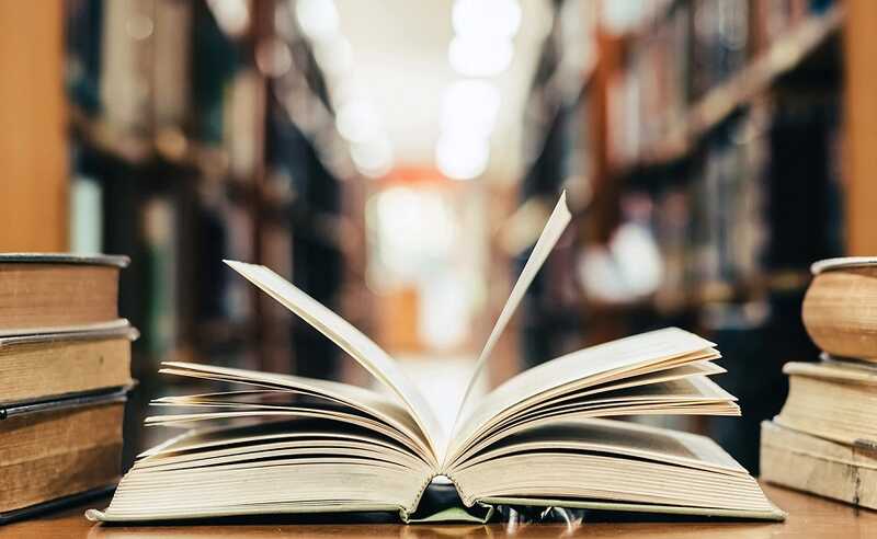 Книгу с пропагандой насилия над девушками выставили на продажу в магазинах и маркетплейсах России