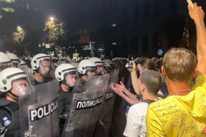 В Сербии арестовали 29 человек, участвовавших в акциях протеста в Белграде