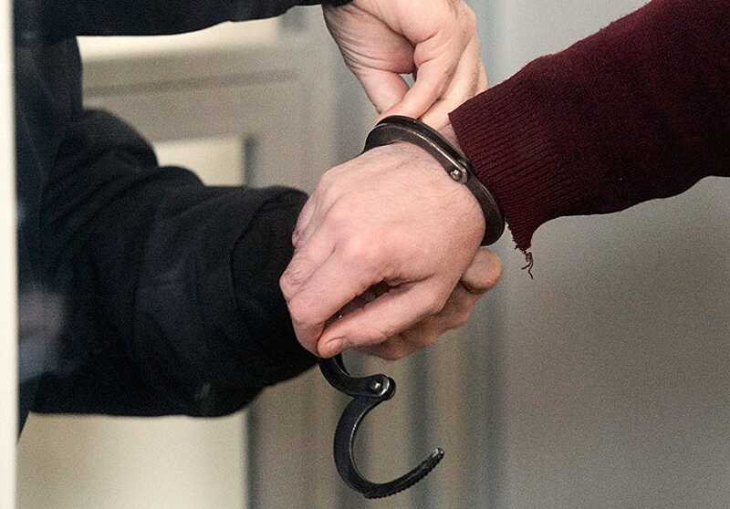 В Петербурге арестовали молодого человека за признание в любви на патриотических баннерах