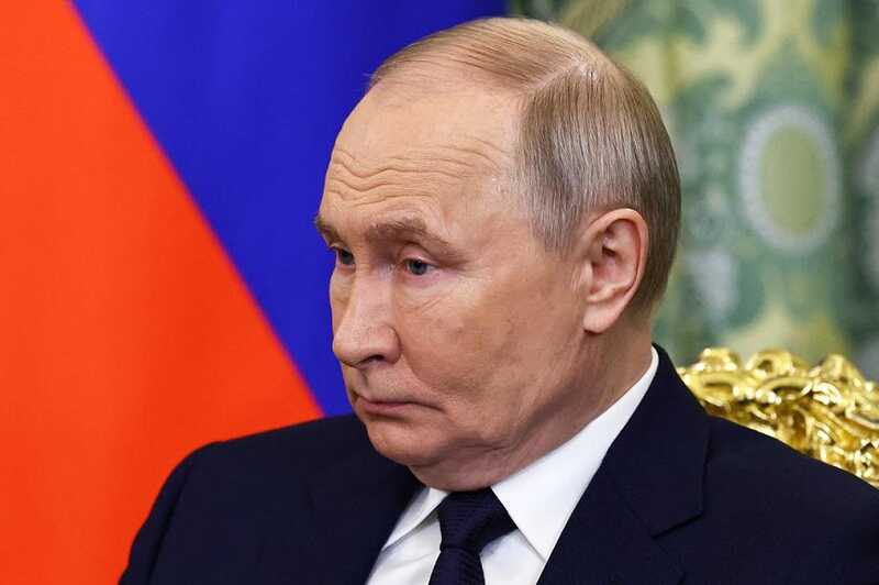 Путин убежден, что его войска прорвут украинские укрепления в ближайшие месяцы, - NYT