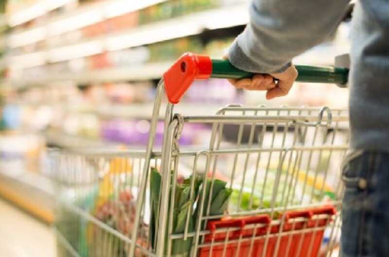 Росстат зафиксировал резкий скачок цен на продукты и бытовые товары