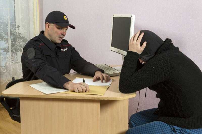 Полицейским в России начали платить за вербовку контрактников из числа задержанных