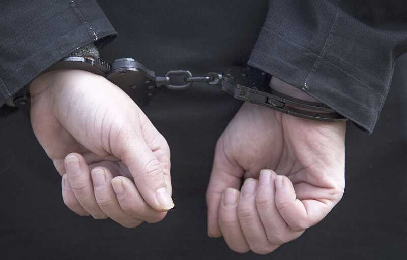 В Петербурге мужчина напал на женщину и священника у церкви