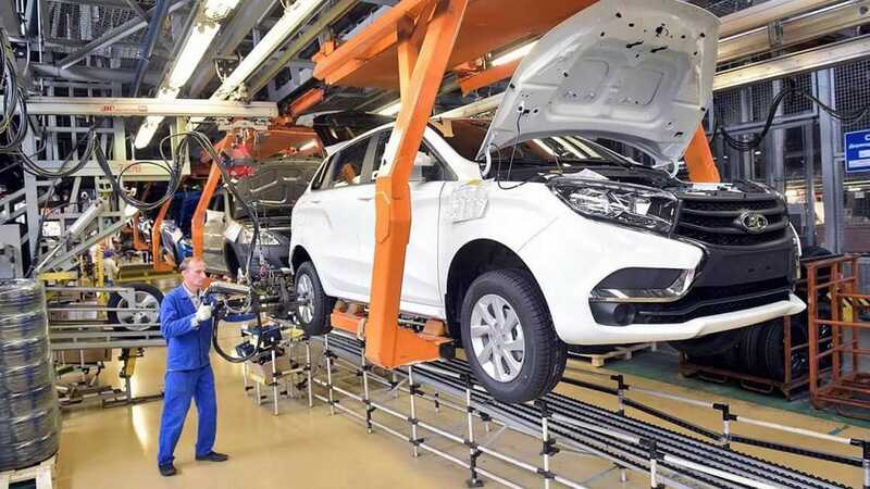 АвтоВАЗ снижает зарплаты рабочим минимум на 20% из-за падения спроса