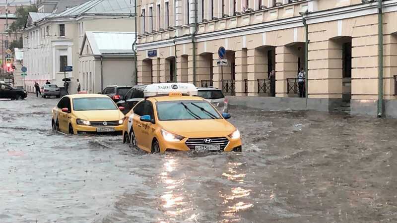 После сильного дождя посёлок Никель в Мурманской области оказался затоплен