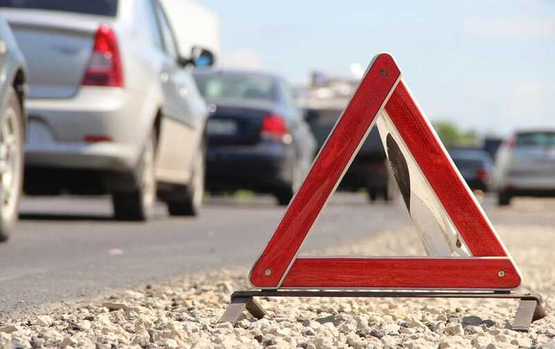 В Москве произошло тройное ДТП: одна из машин перевернулась от удара
