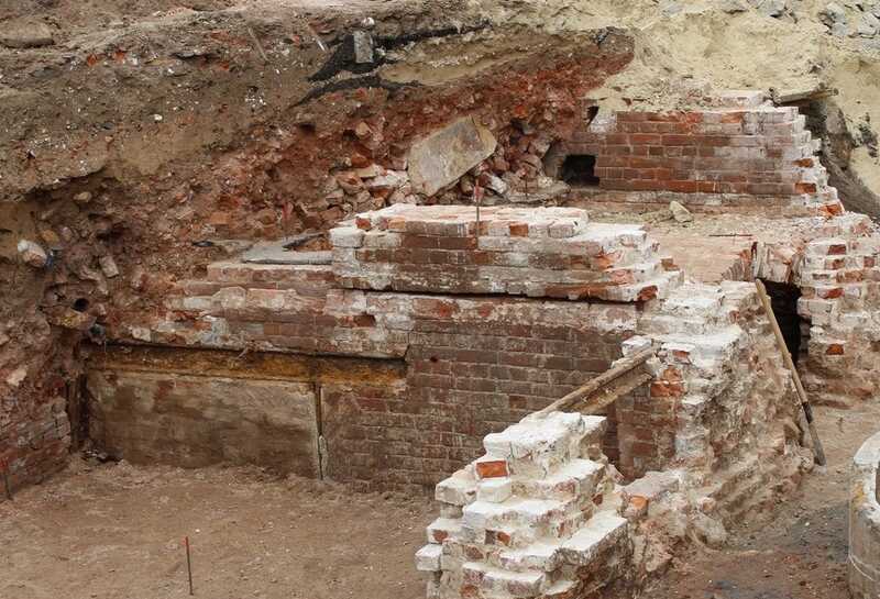 В историческом центре Нижнего Новгорода при раскопках нашли зуб мамонта