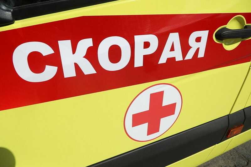 В Ленинградской области грузовой поезд протаранил автобус с туристами: есть погибшие