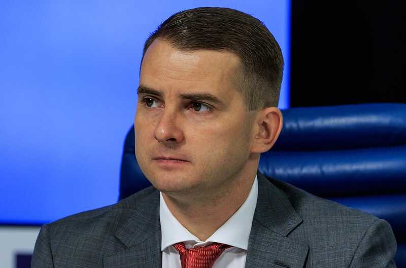 Ярослав Нилов предложил повысить штрафы за хулиганство в самолетах до 10 тысяч рублей
