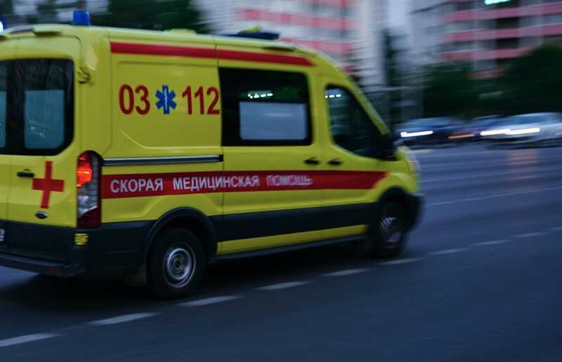 В центре Москвы перевернулась скорая после столкновения с грузовиком