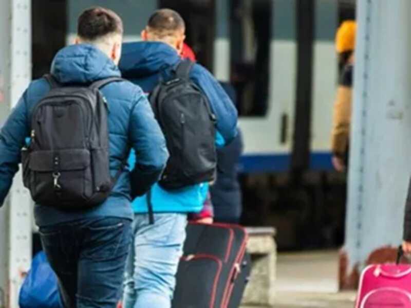 Правительство опубликовало постановление относительно выезда за пределы страны мужчин в возрасте 18-22 лет