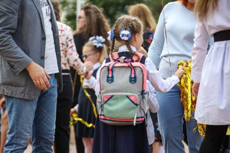 В российских школах родителям запретили присутствовать на линейках 1 сентября