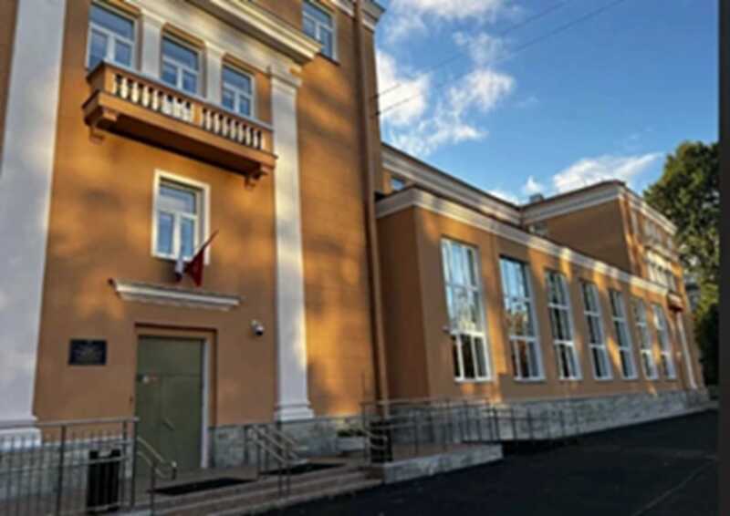 В школе на Старо-Петергофском проспекте в Петербурге произошла стрельба