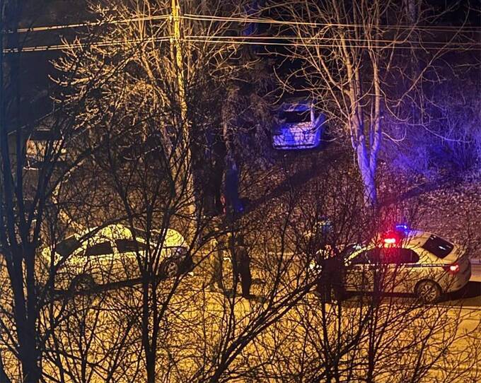 В Волгограде подростки прыгнули с крыши дома, держась руки rtiutiqkdidrkkmp