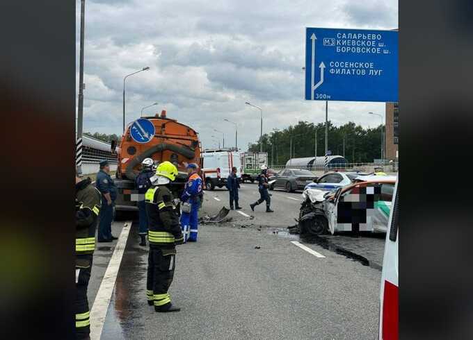 В Новой Москве авария с каршерингом и грузовиком